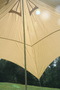 Regenschutz im Garten mit Sonnensegel Pyramide- Innenansicht